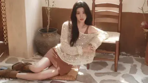 厨师往锅里吐口水