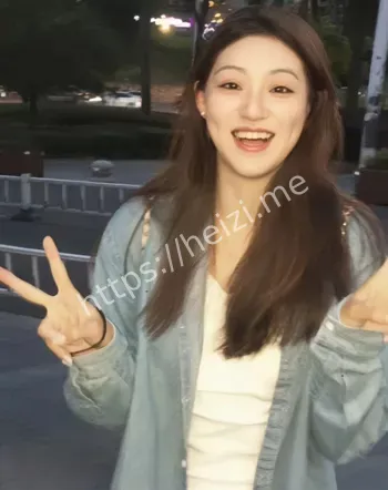 白嫩尤物