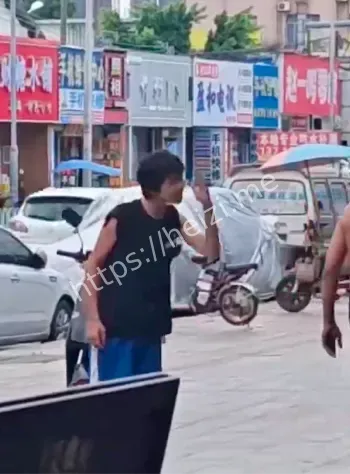 大叔暴揍