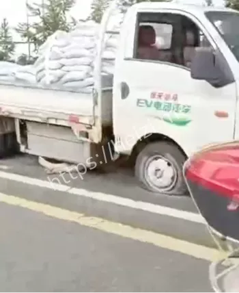 行人受伤