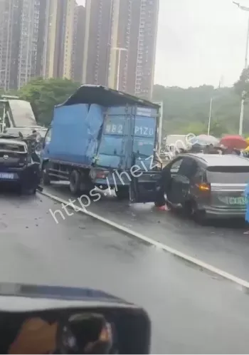 连环撞车