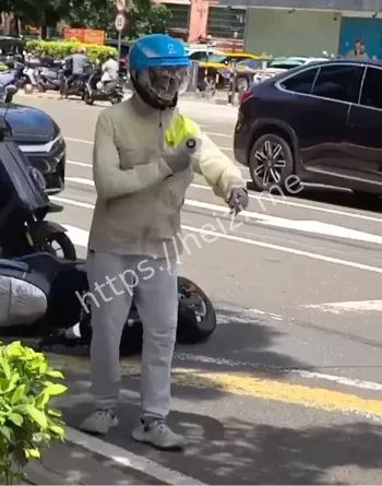 警察铐走