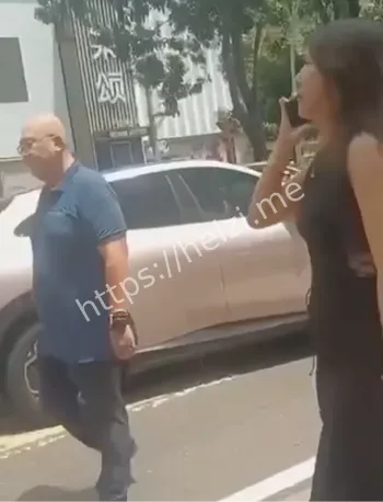 警察铐走