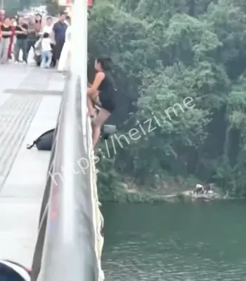 围观群众吐槽现场