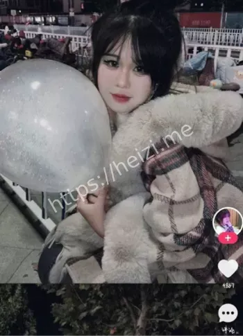 保安围堵黄毛勇士