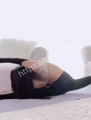 微坦身材韧性惊人瑜伽练习