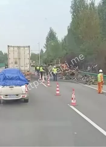 秦皇岛高速货车起火事件