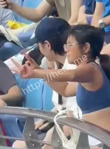 女子亮外籍护照挑衅安保