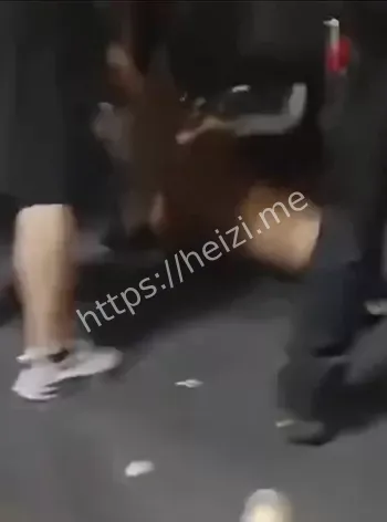 醉汉耍酒疯