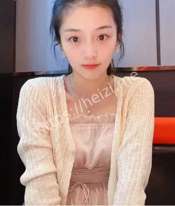 校花被包养豪车后座瓜