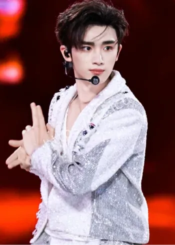 丁程鑫火力全开舞蹈