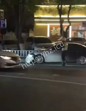 宝马女酒驾闯卡