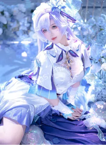 高颜值网红白丝造型