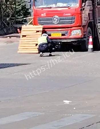 吕岙村横穿马路身亡