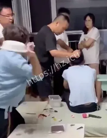 老婆偷人被抓包