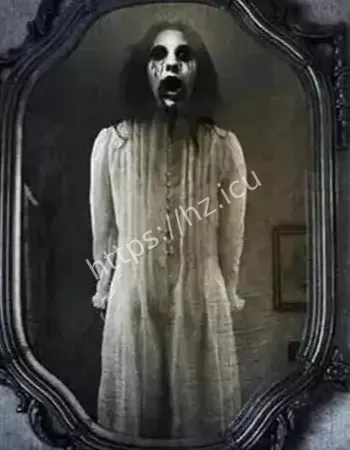 镜子里多出的第二个人