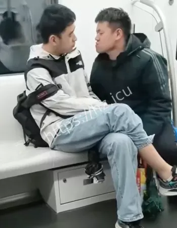公开舌吻