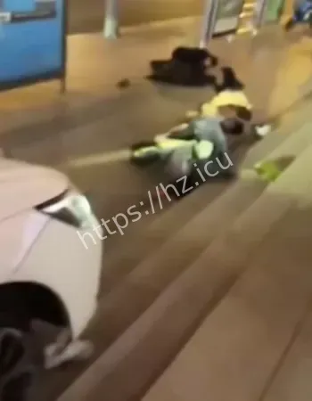 小车避让电瓶车