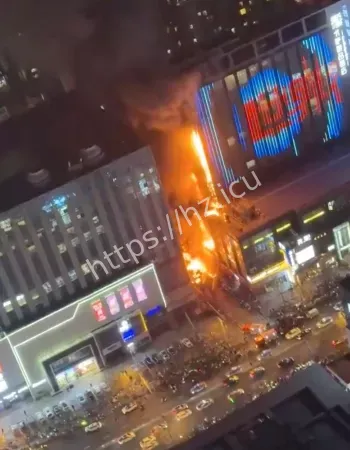 亲贤北街高层突发大火