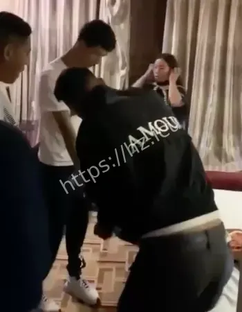 被丈夫带人堵门