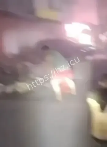 男子瞬间烧成火球