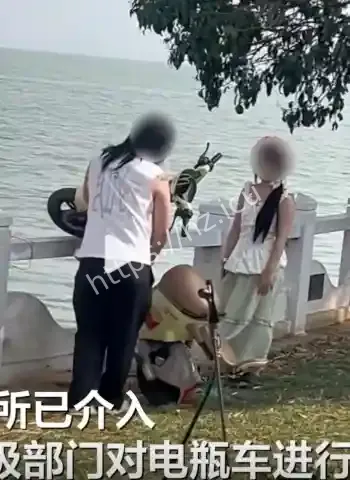 电瓶车扔进滇池