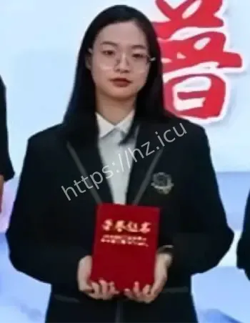 周婉琳三好学生露出