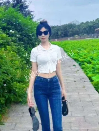 清纯精致形象与大胆反差