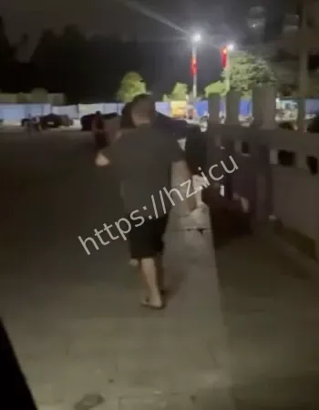公园捉奸现场