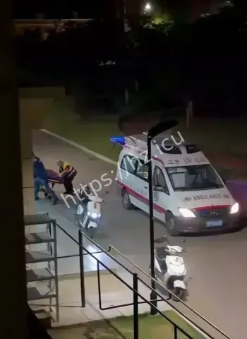 救护车夜拍图全网流传