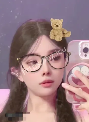 眼镜美女主播
