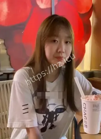 清纯甜美高校学妹