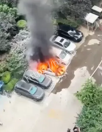 现场火光冲天引围观