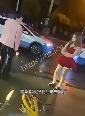 情侣街头吵架互撕黑料