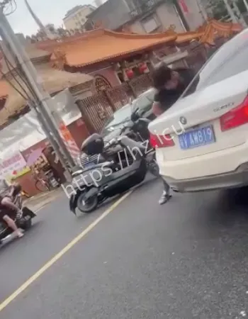 路人围观