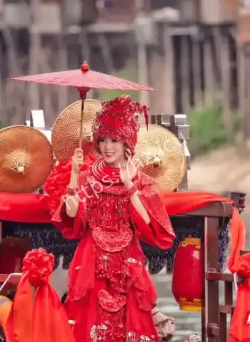 闭眼凤凰喜服恐怖事件