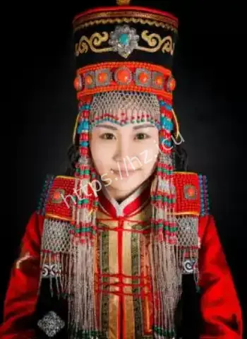 女孩每晚梦醒喜服诡异穿在身上