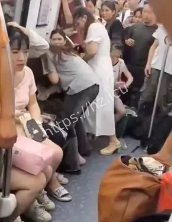 疯狂扯头发