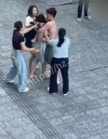 闺蜜三人联手出击