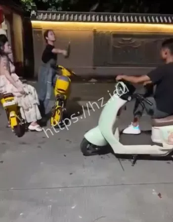 精神小伙