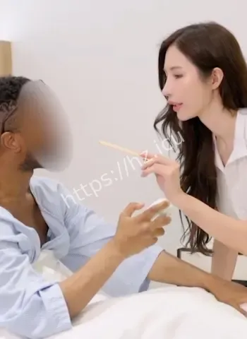 被黑人肆意抚摸揉捏
